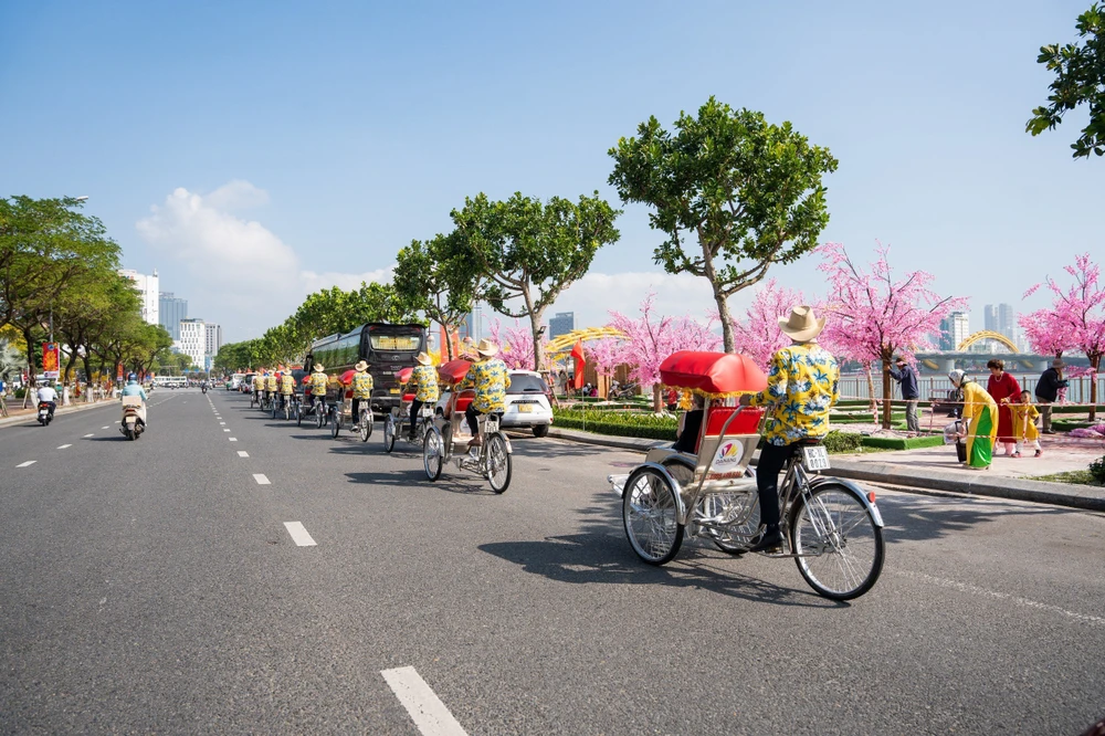 Di chuyển bằng ô tô chợ hàn đà nẵng